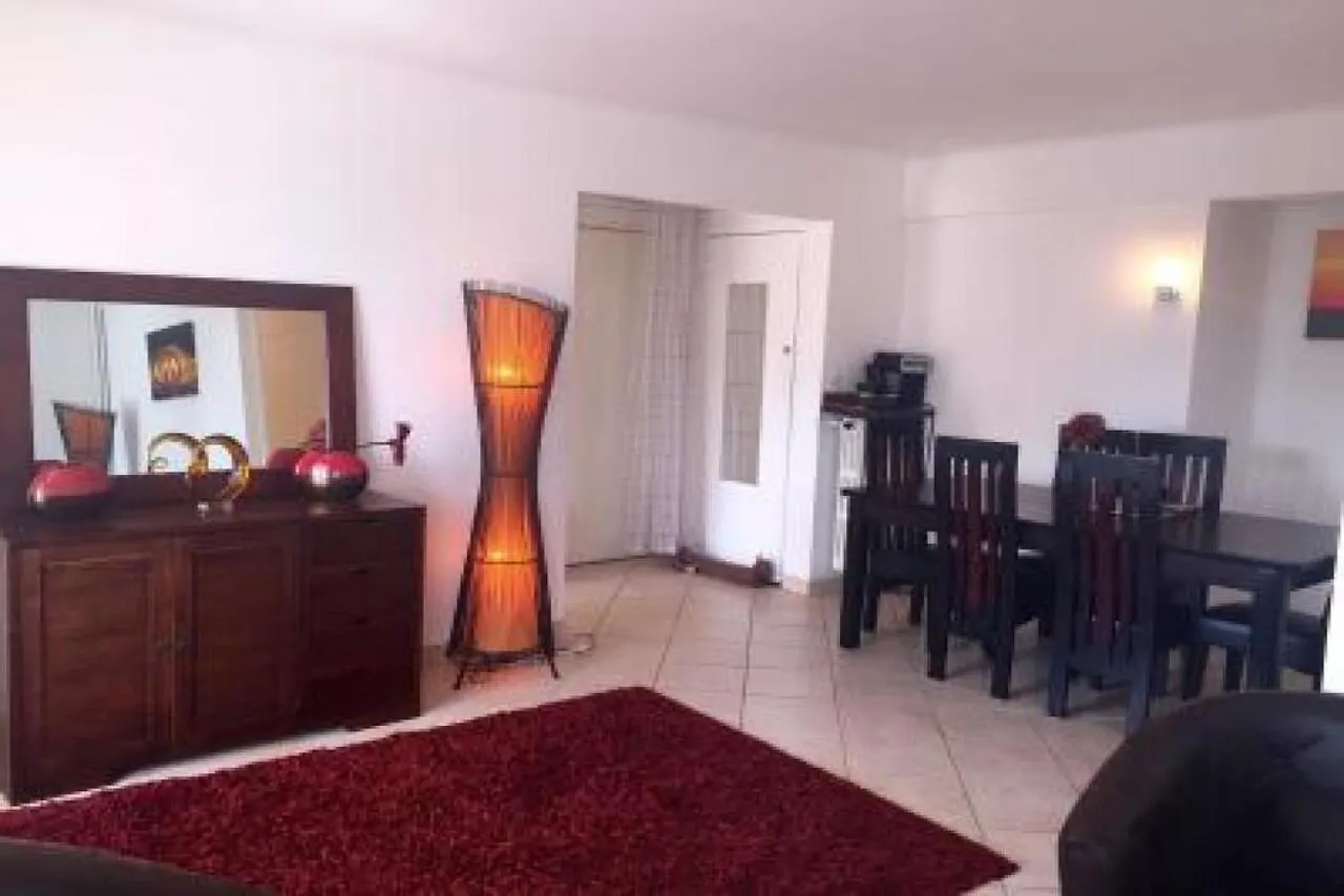 Palm Beach Serenity: Cozy 2-Bed Apartment Near Cannes Beaches