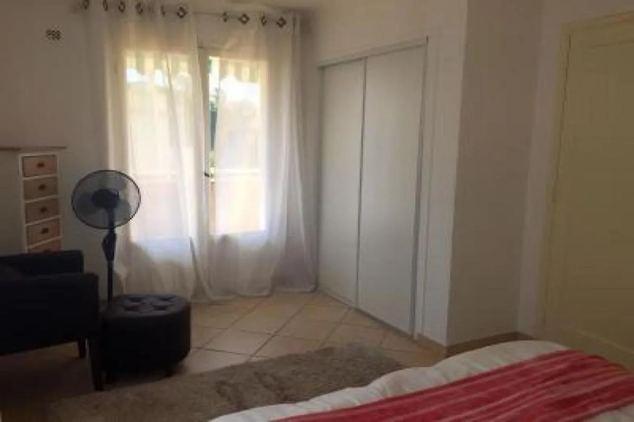 Palm Beach Serenity: Cozy 2-Bed Apartment Near Cannes Beaches