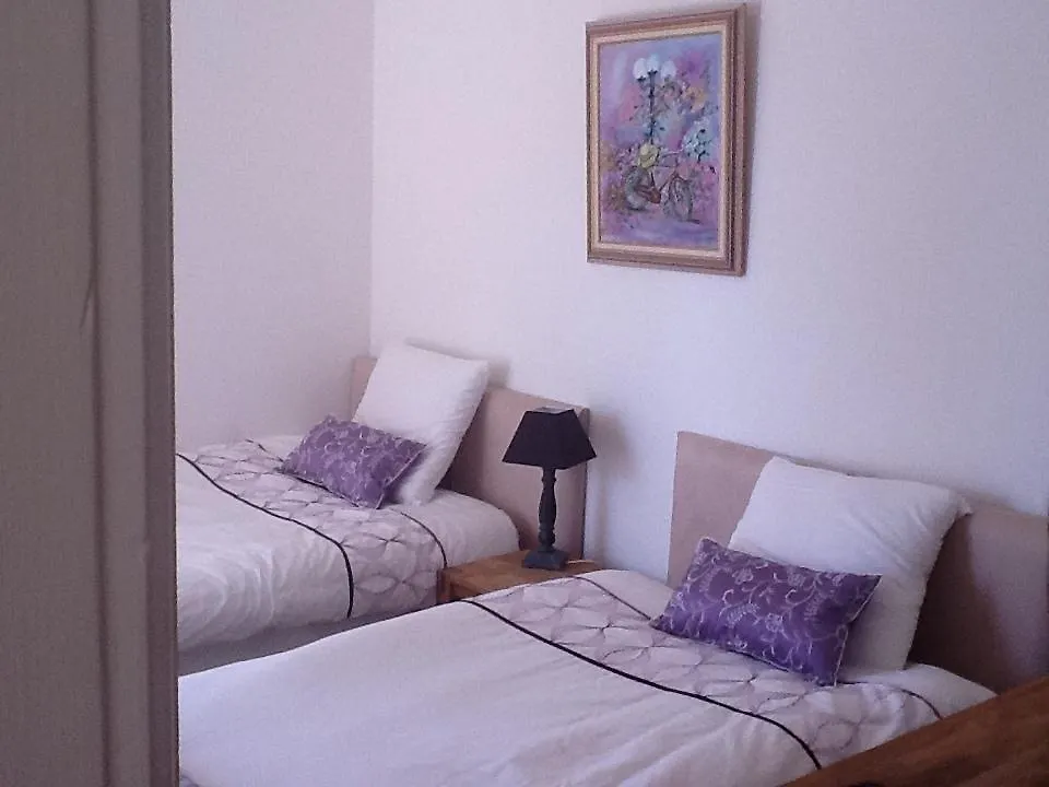 Palm Beach Serenity: Cozy 2-Bed Apartment Near Cannes Beaches