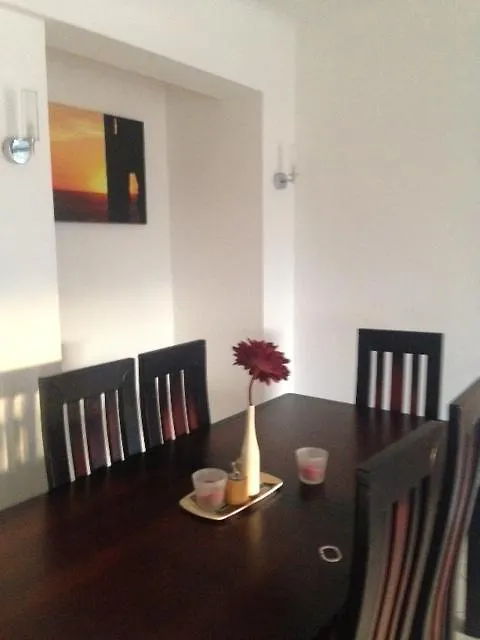 Palm Beach Serenity: Cozy 2-Bed Apartment Near Cannes Beaches France