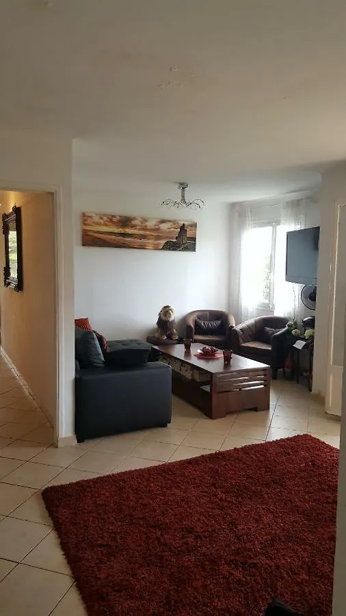 Palm Beach Serenity: Cozy 2-Bed Apartment Near Cannes Beaches