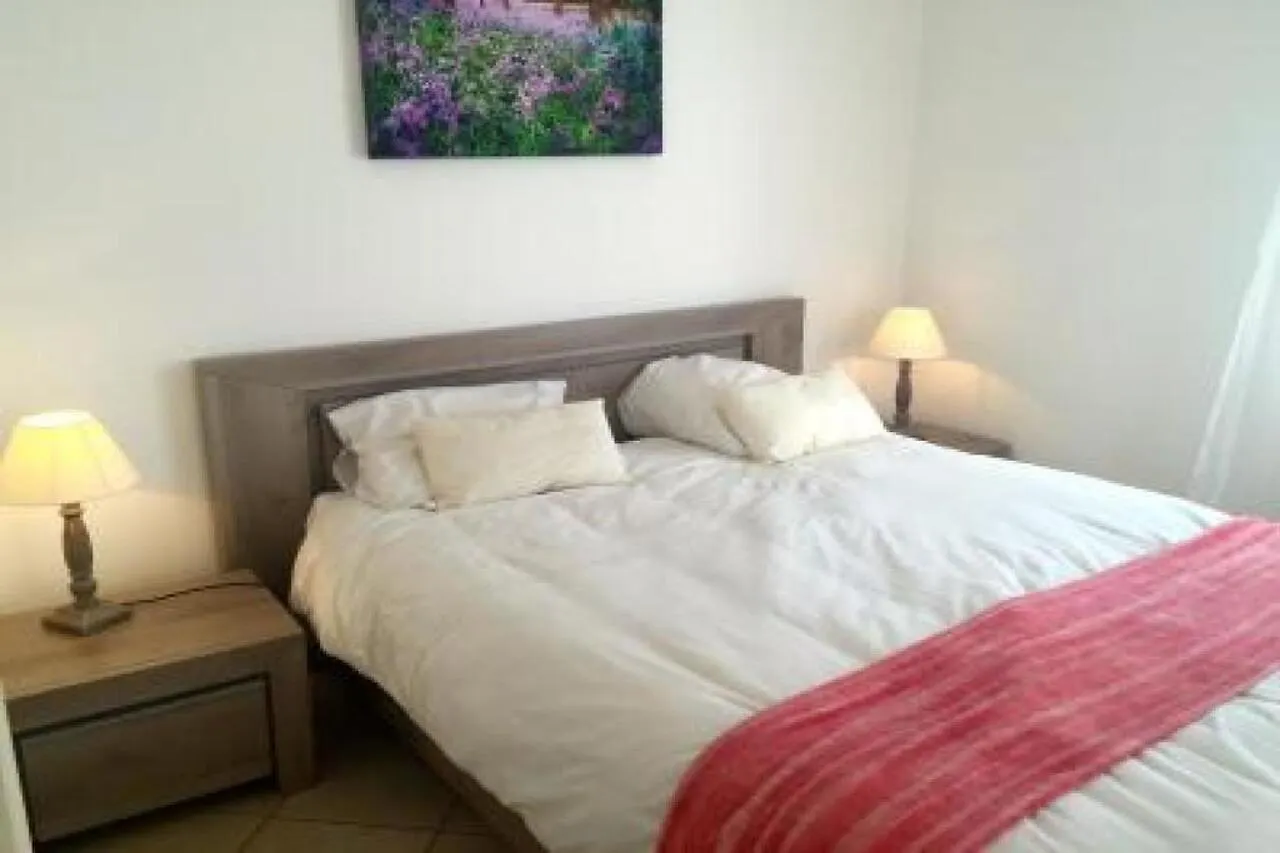 Palm Beach Serenity: Cozy 2-Bed Apartment Near Cannes Beaches France